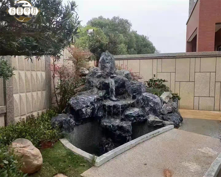 上海黑山石庭院不大,魚(yú)池假山石凳擺放