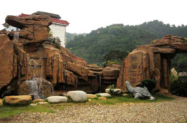 三美園林廠家 定西塑石假山的專(zhuān)業(yè)制造者